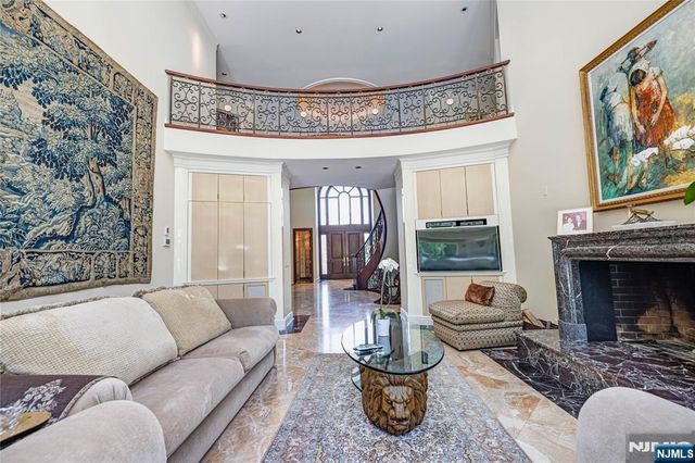 67 Adams Drive, Cresskill, NJ 07626