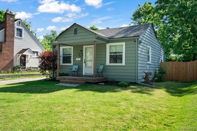 107 S Tilden Avenue, Waterford, MI 48328