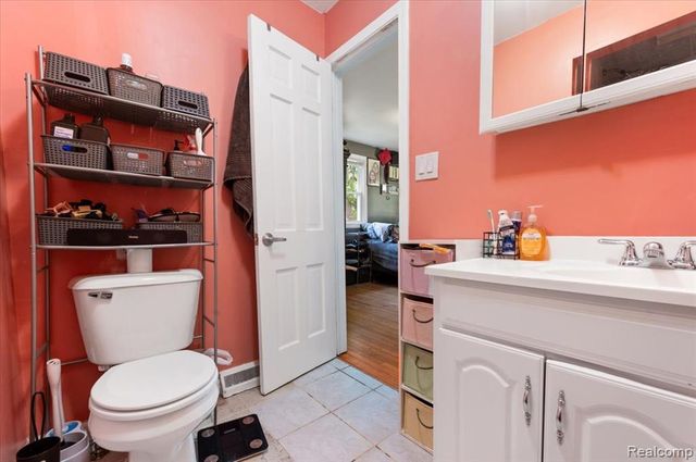 107 S Tilden Avenue, Waterford, MI 48328