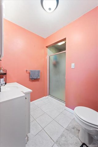 107 S Tilden Avenue, Waterford, MI 48328