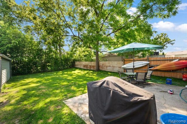107 S Tilden Avenue, Waterford, MI 48328