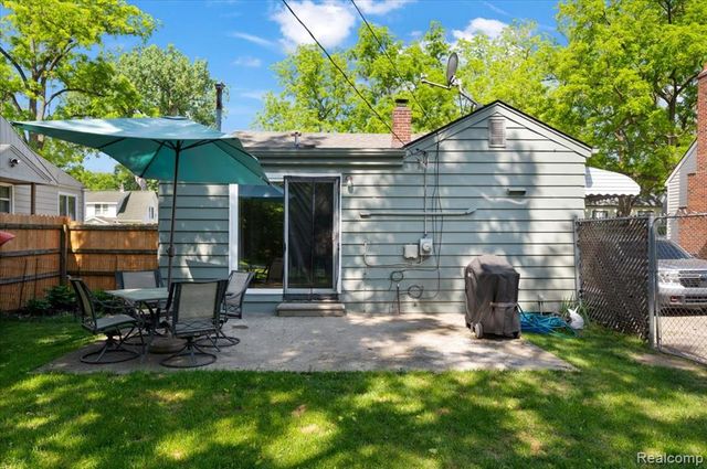107 S Tilden Avenue, Waterford, MI 48328