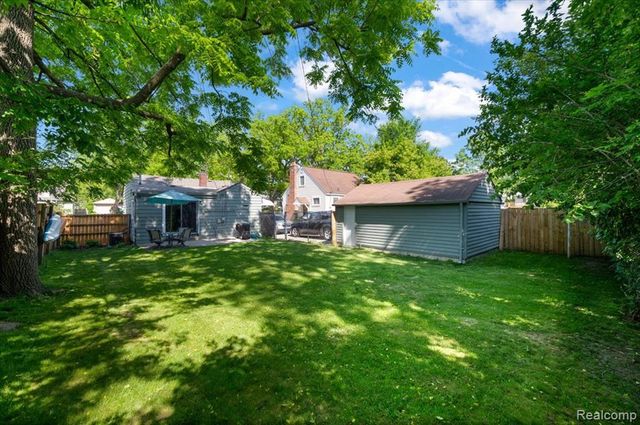 107 S Tilden Avenue, Waterford, MI 48328