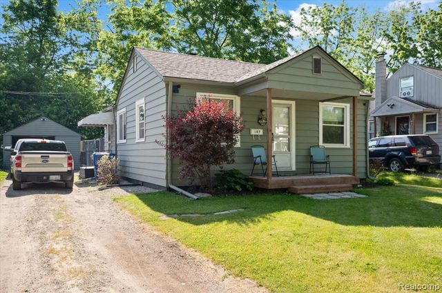 107 S Tilden Avenue, Waterford, MI 48328