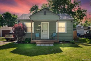 107 S Tilden Avenue, Waterford, MI 48328