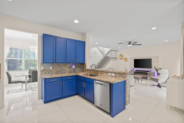 8203 Half Dome Court, Boynton Beach, FL 33473