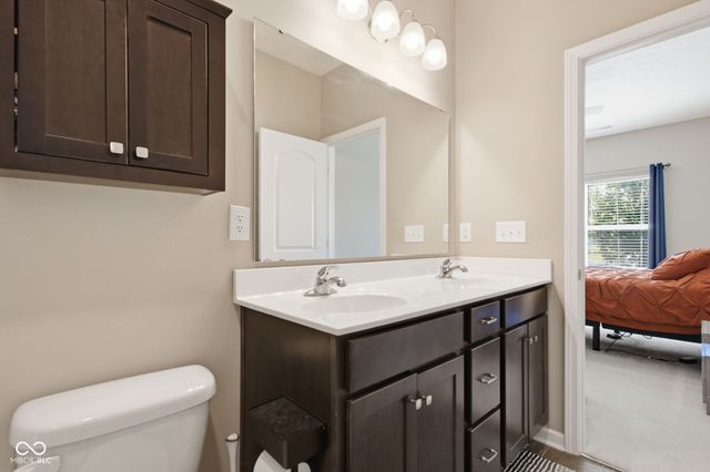 6124 Emerald Commons Drive, Indianapolis, IN 46221