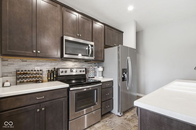 6124 Emerald Commons Drive, Indianapolis, IN 46221