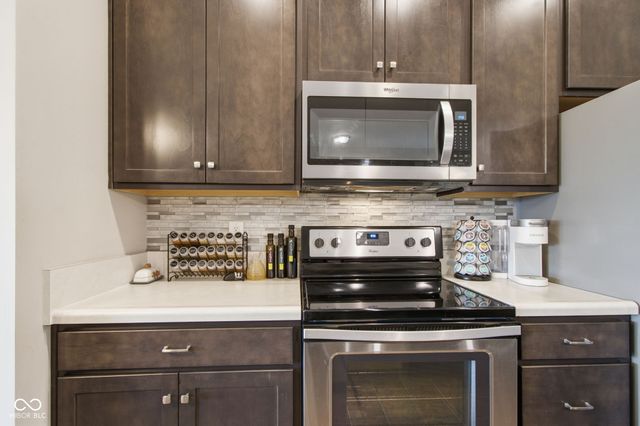 6124 Emerald Commons Drive, Indianapolis, IN 46221