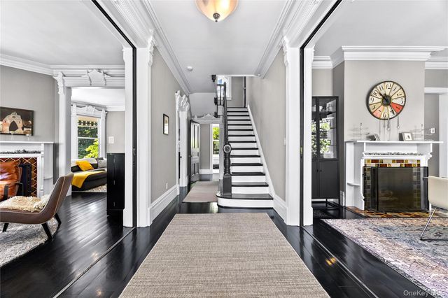 19 Howe Place, Bronxville, NY 10708