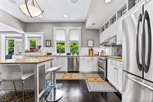19 Howe Place, Bronxville, NY 10708