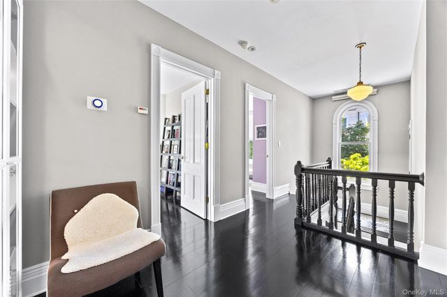 19 Howe Place, Bronxville, NY 10708