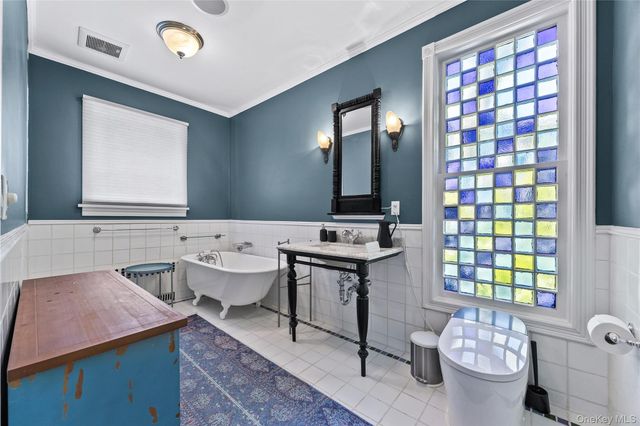 19 Howe Place, Bronxville, NY 10708