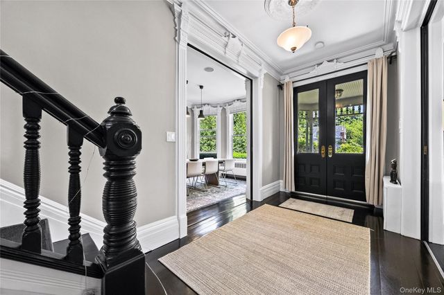 19 Howe Place, Bronxville, NY 10708