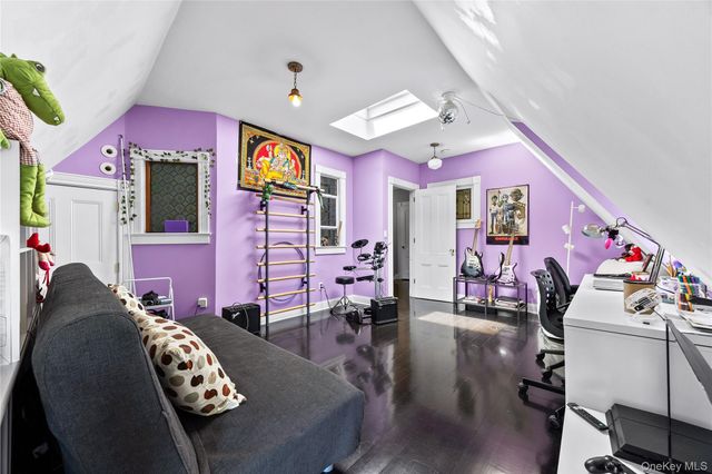 19 Howe Place, Bronxville, NY 10708