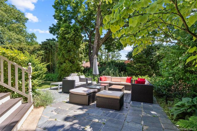 19 Howe Place, Bronxville, NY 10708
