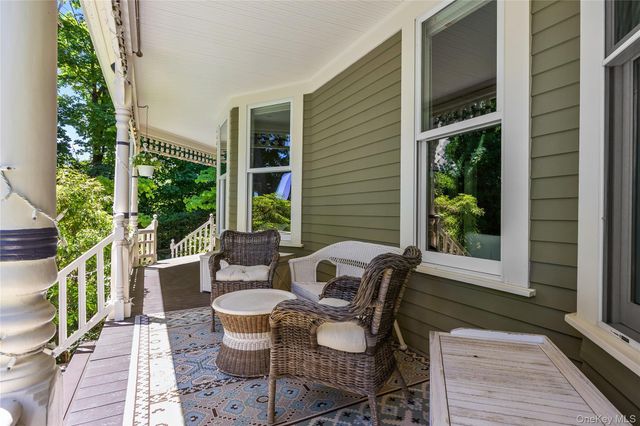 19 Howe Place, Bronxville, NY 10708