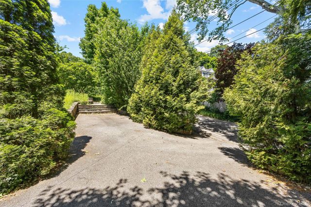 19 Howe Place, Bronxville, NY 10708