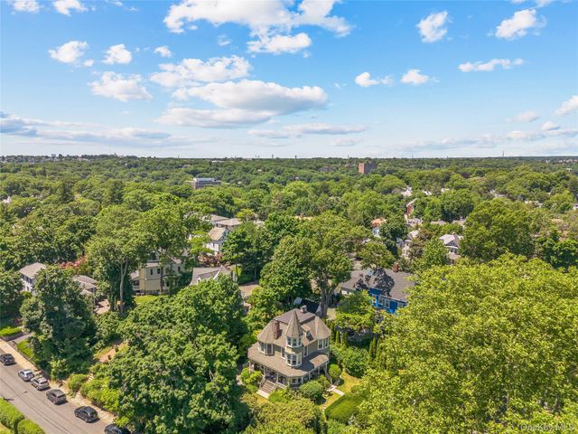 19 Howe Place, Bronxville, NY 10708