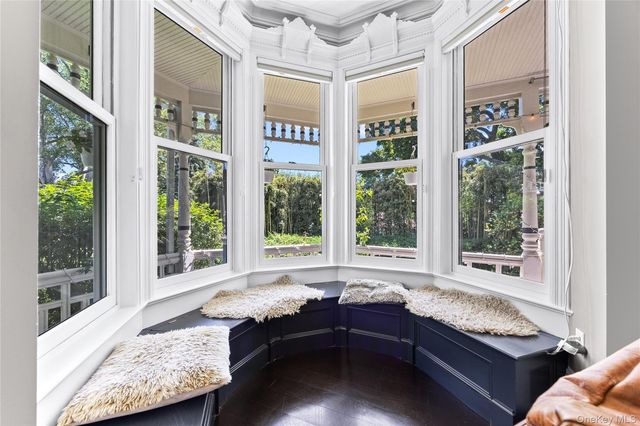 19 Howe Place, Bronxville, NY 10708