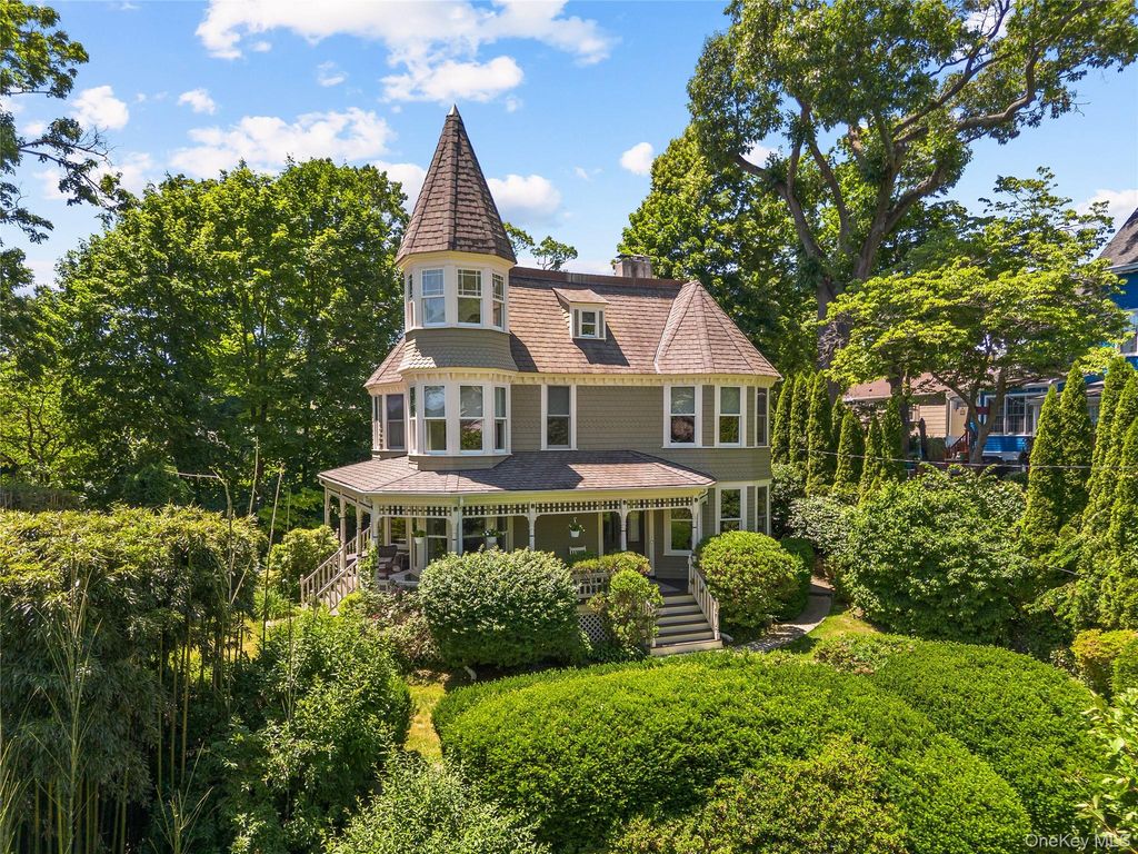 19 Howe Place, Bronxville, NY 10708