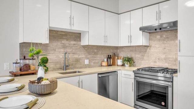 555 Innes Avenue 313, San Francisco, CA 94124