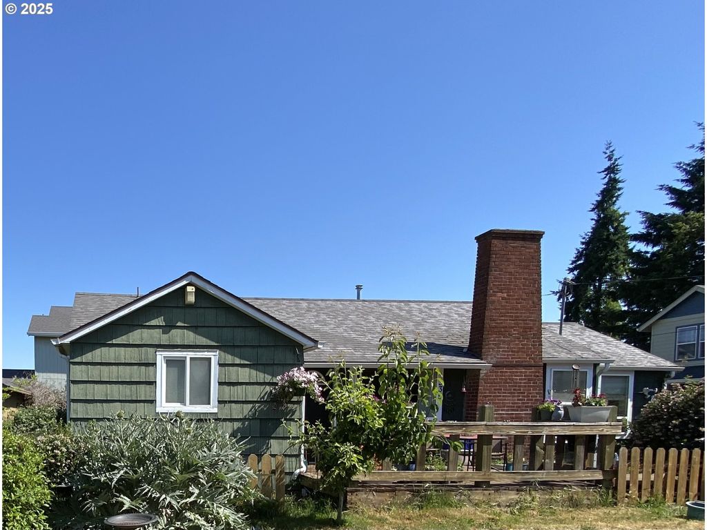 335 KOURT Dr, Eugene, OR 97404