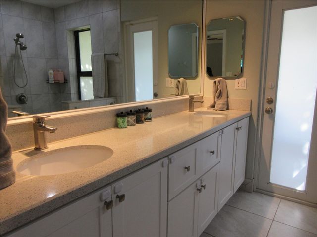8480 NW 2nd St, Coral Springs, FL 33071
