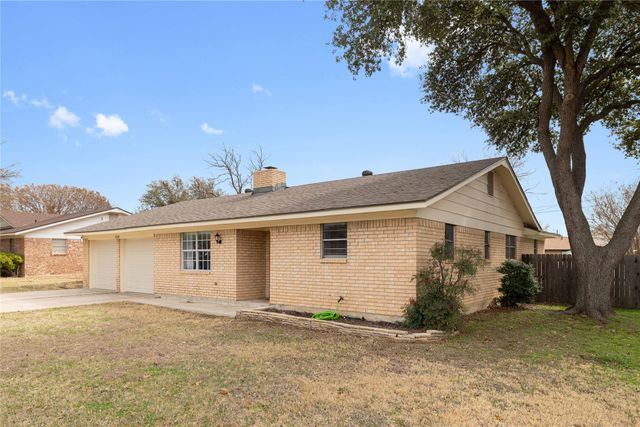 1718 Woodridge Drive, Brownwood, TX 76801