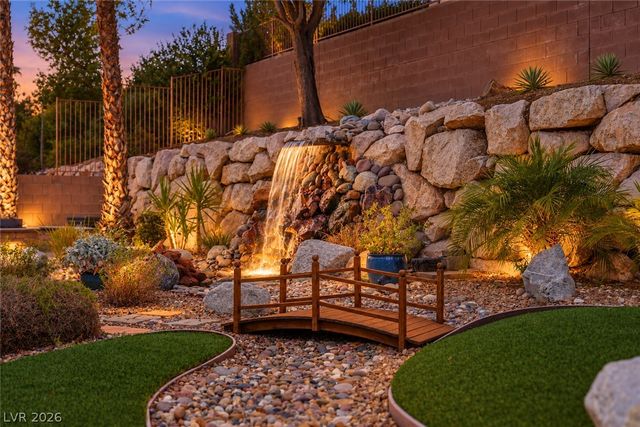 65 Twilight Rose Street, Las Vegas, NV 89138