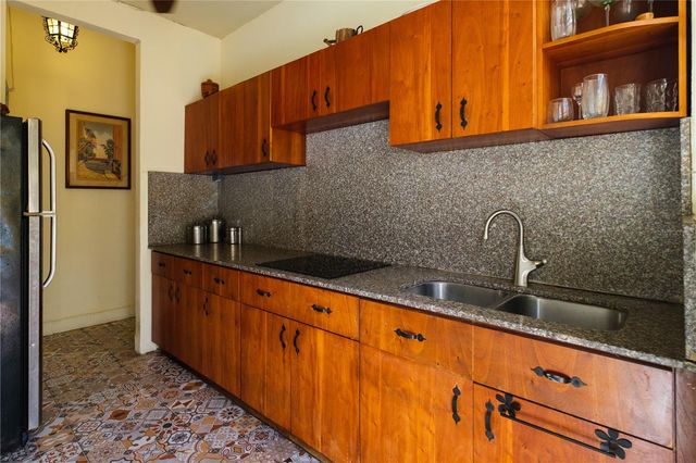 711 CONCORDIA ST., MIRAMAR DEV., San Juan, PR 00907