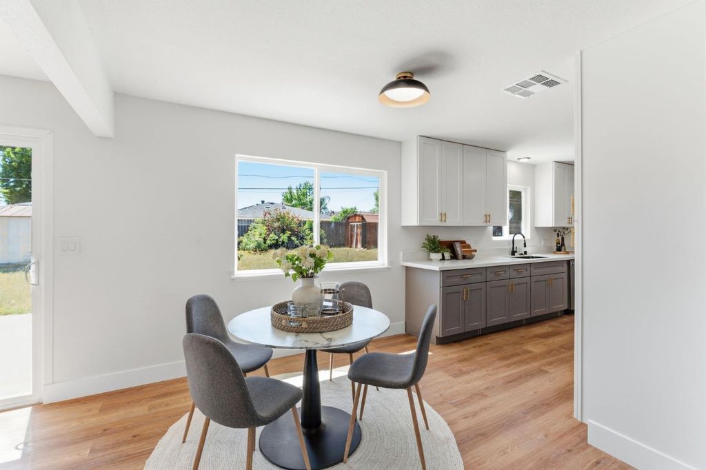 Image 10 of property listing at 4874 E Clinton, Fresno, CA 93726