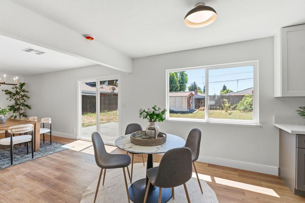 Image 11 of property listing at 4874 E Clinton, Fresno, CA 93726