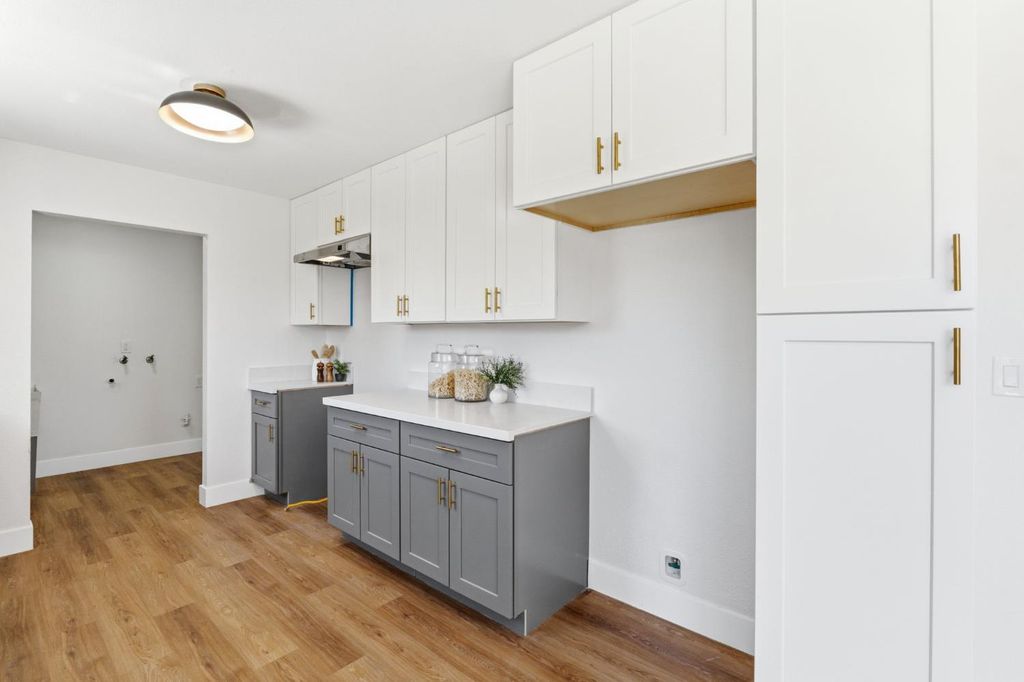 Image 13 of property listing at 4874 E Clinton, Fresno, CA 93726