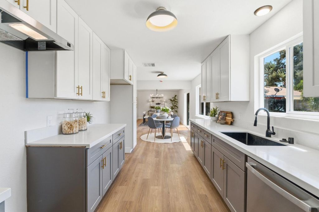 Image 14 of property listing at 4874 E Clinton, Fresno, CA 93726