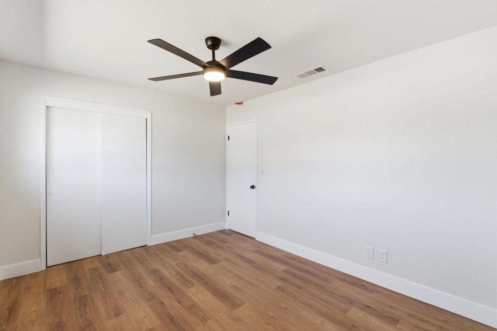 Image 22 of property listing at 4874 E Clinton, Fresno, CA 93726