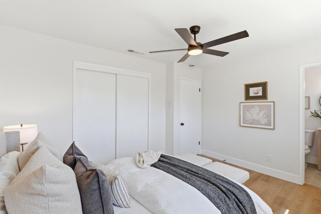 Image 24 of property listing at 4874 E Clinton, Fresno, CA 93726