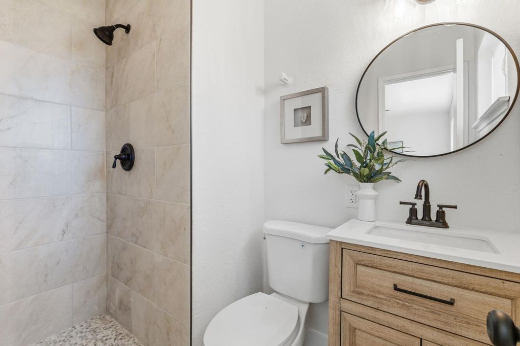 Image 25 of property listing at 4874 E Clinton, Fresno, CA 93726