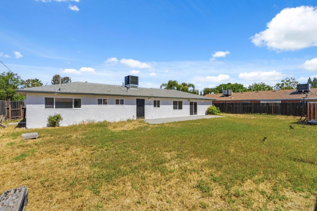 Image 28 of property listing at 4874 E Clinton, Fresno, CA 93726