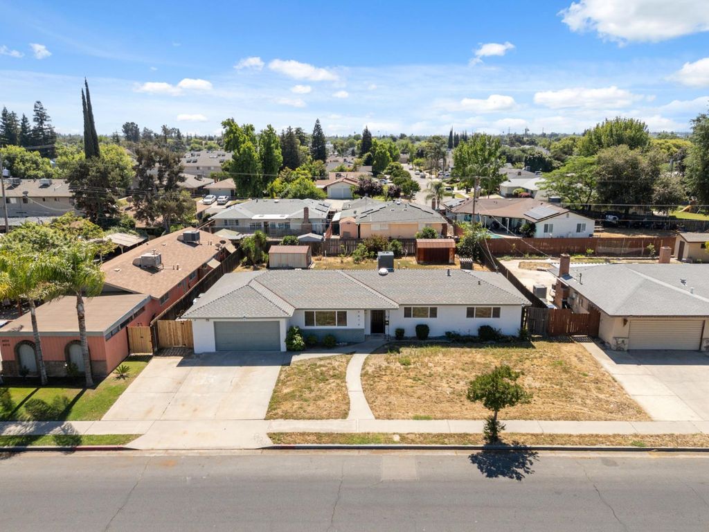 Image 31 of property listing at 4874 E Clinton, Fresno, CA 93726