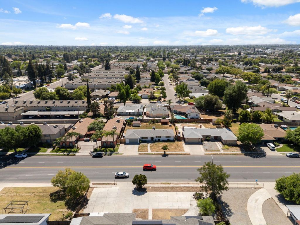 Image 34 of property listing at 4874 E Clinton, Fresno, CA 93726
