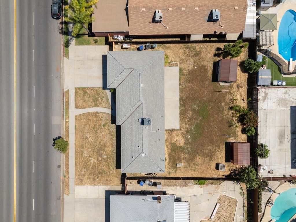 Image 36 of property listing at 4874 E Clinton, Fresno, CA 93726