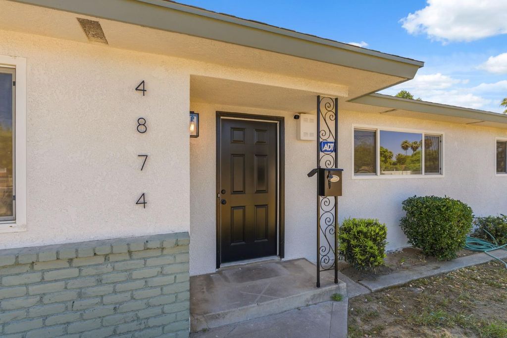 Image 6 of property listing at 4874 E Clinton, Fresno, CA 93726