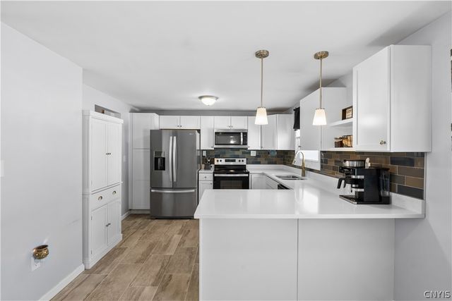 4315 Old Meadow Road, Clay, NY 13041