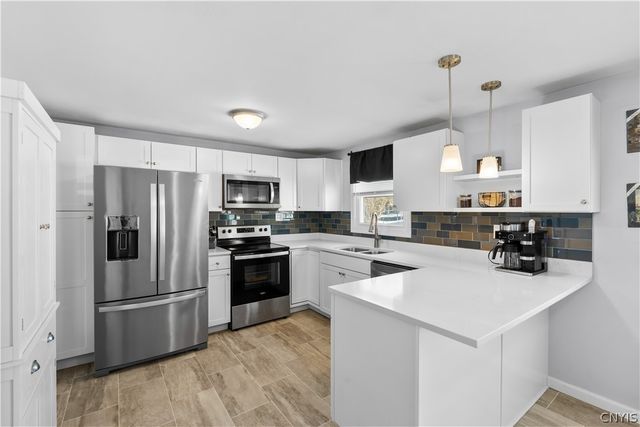 4315 Old Meadow Road, Clay, NY 13041