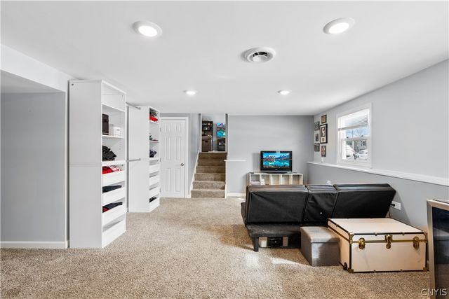 4315 Old Meadow Road, Clay, NY 13041