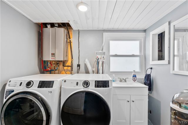 4315 Old Meadow Road, Clay, NY 13041