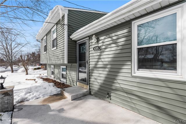 4315 Old Meadow Road, Clay, NY 13041