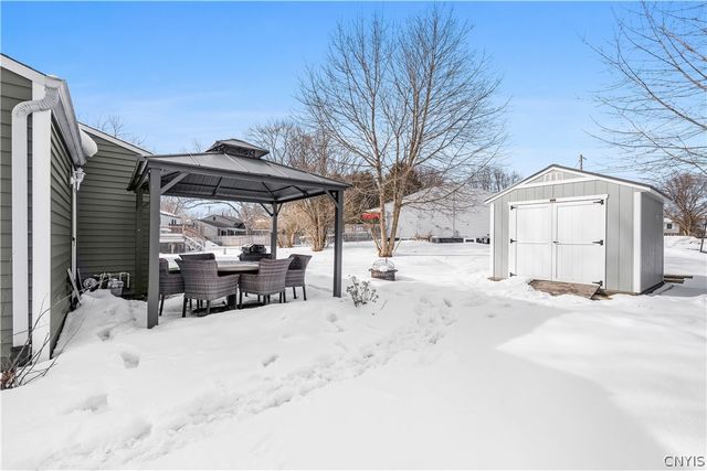 4315 Old Meadow Road, Clay, NY 13041