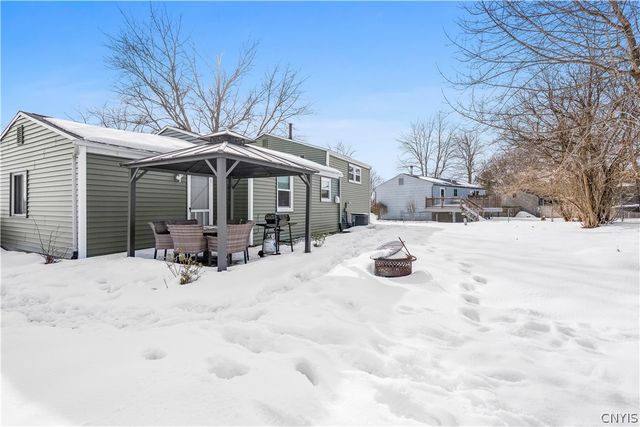 4315 Old Meadow Road, Clay, NY 13041